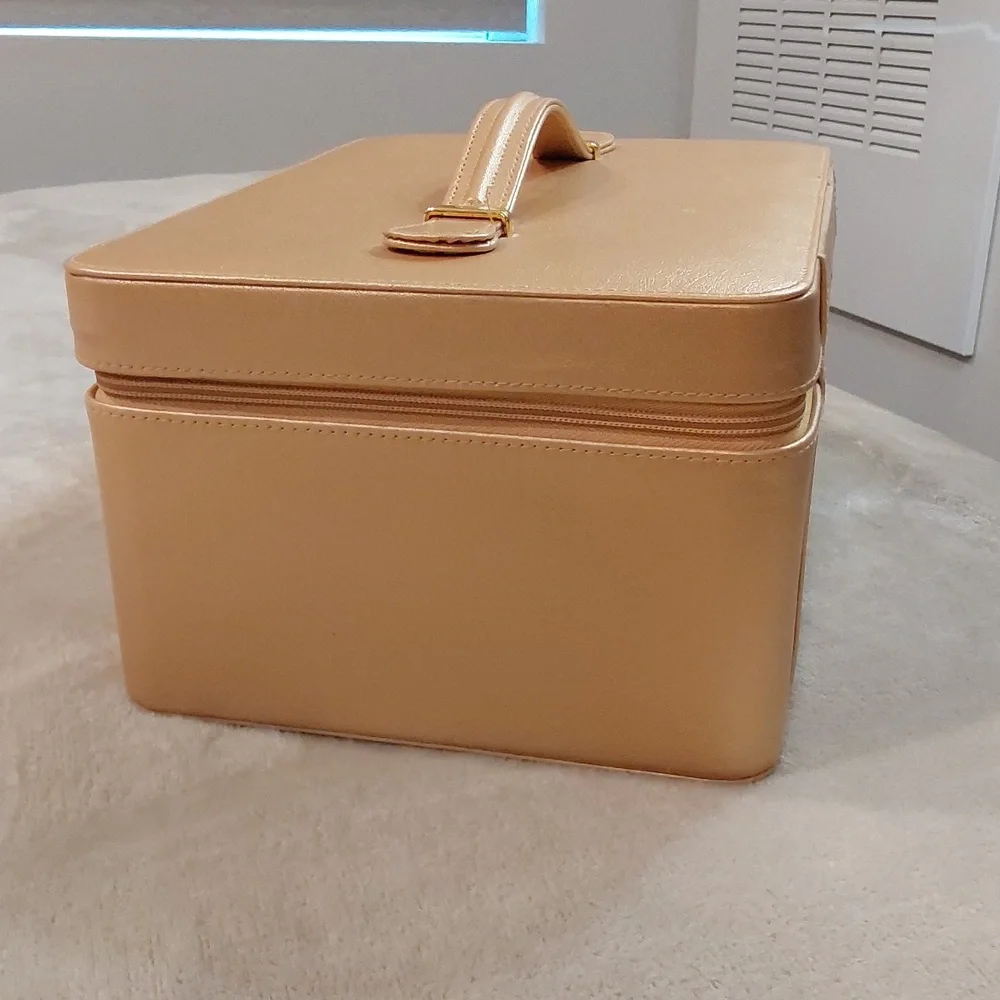 Vintage Gold Estee Lauder Makeup Storage Box Travel Box Red Interior - Picture 6 of 16
